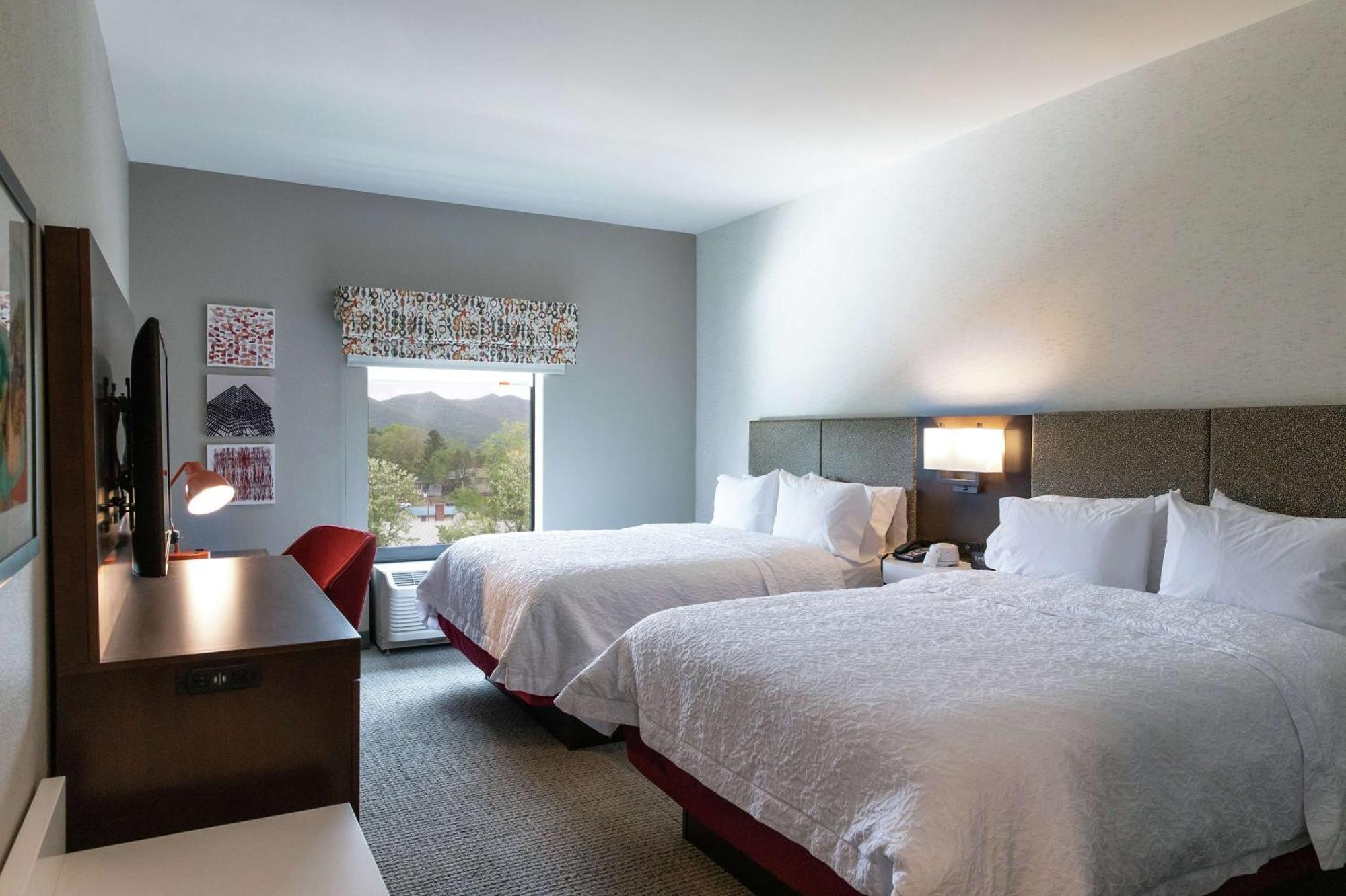 Hampton Inn Блэк-Маунтин Экстерьер фото